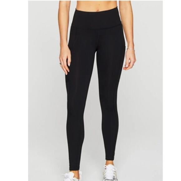 Fabletics Black Sports Bra and Leggings Set - Picture 2 of 10
